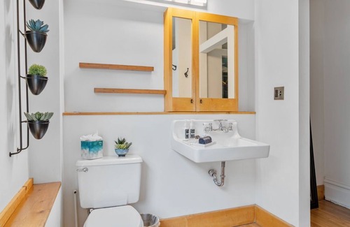 Whittier Casa | MINNeSTAY | Eat Street Suites