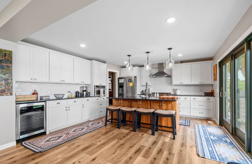 Lindstrom Casa | MINNeSTAY* Kichisaga Retreat Lake Home | Family