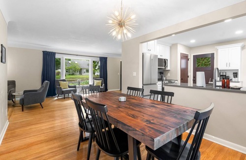 Linden Hills Casa | MINNeSTAY* Minikahda Vista | Hot tub