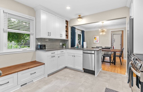 Linden Hills Casa | MINNeSTAY* Minikahda Vista | Hot tub