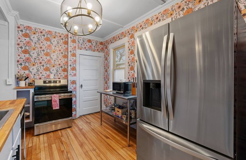 Powderhorn Park Casa | MINNeSTAY* Powderhorn Perch | Private Fenced Yard