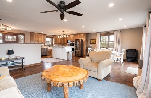 Somerset Casa | MINNeSTAY* Somerset Estate | Bob Dylan Concert | Two Homes