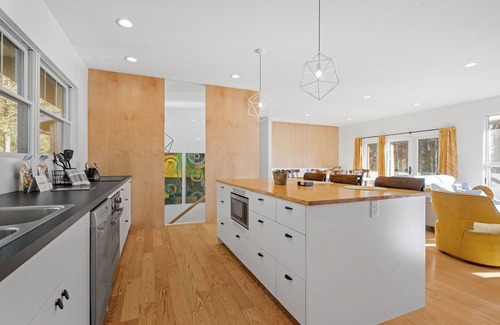 Lakeland Casa | MINNeSTAY* The Happy Home | Ski |