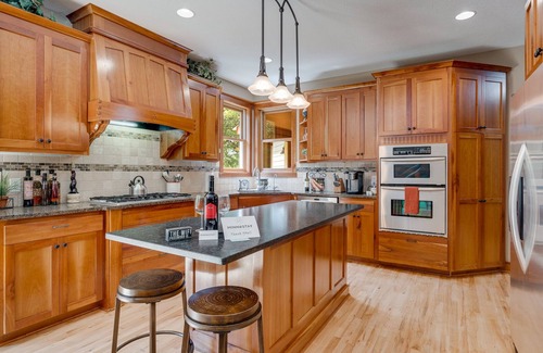Shakopee Casa | MINNESTAY* Woodhaven Retreat* Great for Families/Groups, Casino, Golfing Close