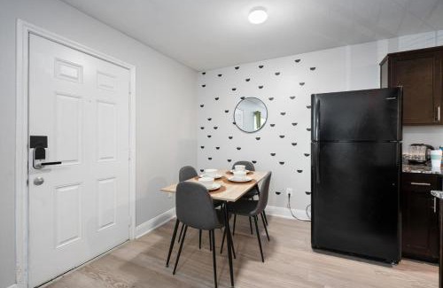 Hyde Park Apartamento | Mins 2 Dwntown - Private Retreat - King Bed
