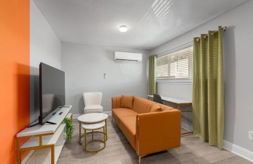 Hyde Park Apartamento | Mins 2 Dwntown - Private Retreat - King Bed