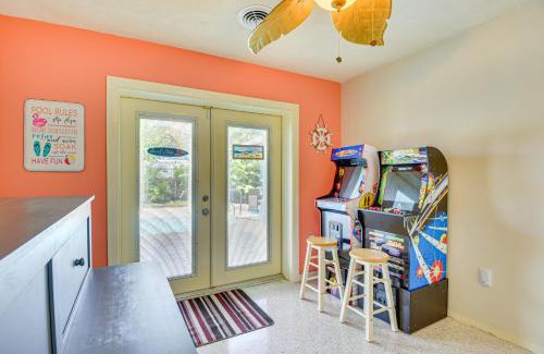 Bradenton Casa | Mins from Anna Maria Island Bright Home with Pool!