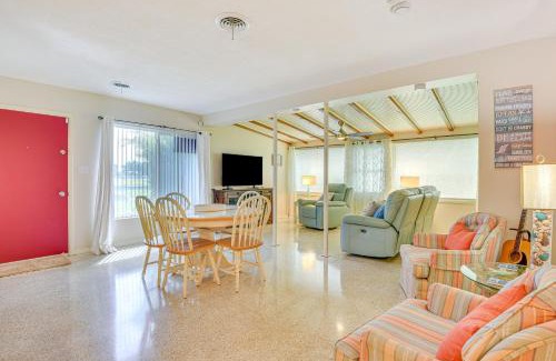 Bradenton Casa | Mins from Anna Maria Island Bright Home with Pool!