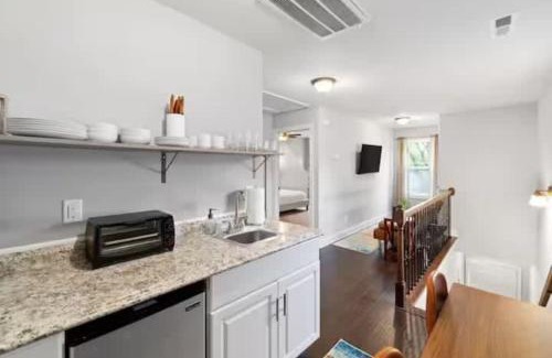 Clarksville Apartamento | Mins from Downtown - Campbell Carriage House