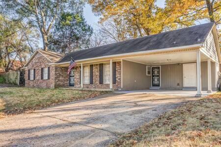 Ellendale Casa | Mins from Parks Hiking & Dining- Brick Bungalow