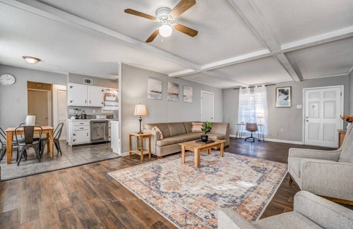 Ellendale Casa | Mins from Parks, Hiking, & Dining- Brick Bungalow