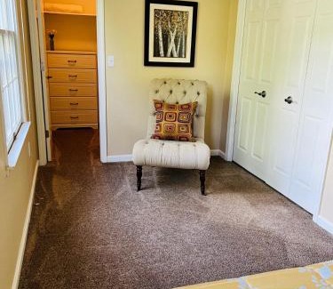 Quincy Apartamento | Mins to Blessing Hospital, Miss River, Country Club