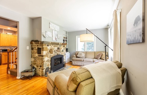 Annapolis Casa | Mins to Downtown in Waterfront community at Pet-friendly Pinecrest Bungalow