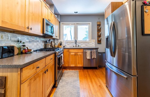 Annapolis Casa | Mins to Downtown in Waterfront community at Pet-friendly Pinecrest Bungalow