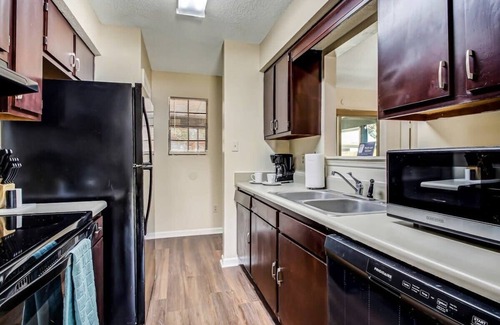 Savannah Casa | Mins to Downtown & Islands! Robinhood Cottage