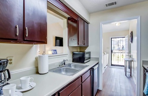 Savannah Casa | Mins to Downtown & Islands! Robinhood Cottage