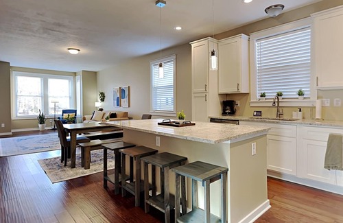 Indianapolis Casa | Mins to Downtown & Raceway! Rookwood Retreat 1 & 2
