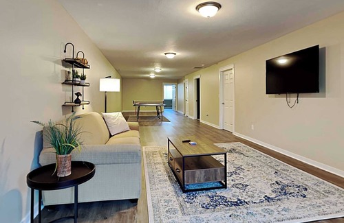 Indianapolis Casa | Mins to Downtown & Raceway! Rookwood Retreat 1 & 2