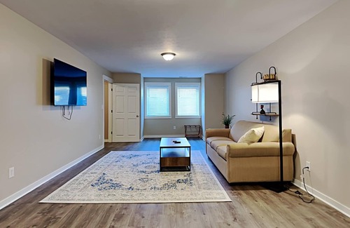 Indianapolis Casa | Mins to Downtown & Raceway! Rookwood Retreat 1 & 2