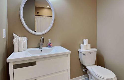 Indianapolis Casa | Mins to Downtown & Raceway Rookwood Retreat 1 & 2