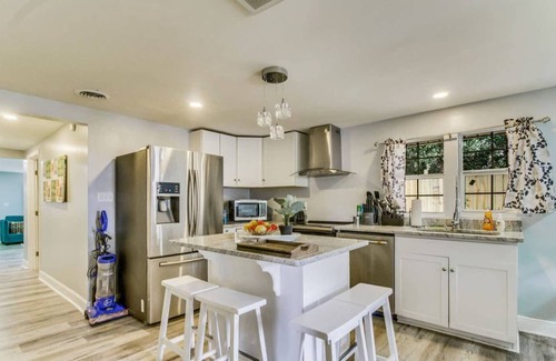 West Pensacola Casa | Mins to Downtown & the Beach! Myrtle Main-House