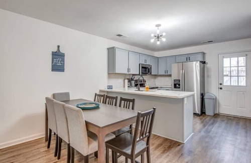 University District Casa | Mins to Downtown & U of Memphis! High Point Duet 1