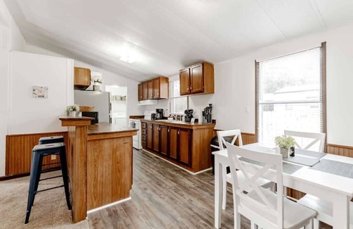 West Columbia Casa | Mins to Downtown & Working Desk - Gamecock Roost