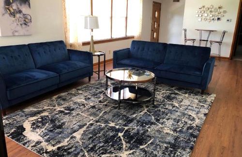 Whitehaven Casa | Mins to Graceland Secluded Rambling Ranch Style Home