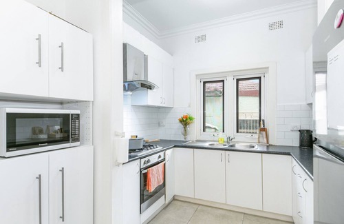 Burwood Casa | Mins to Mall Convenient 3Beds Classic Charm Home