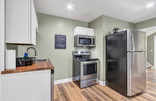 Huntsville Apartamento | Mins to Mins to Downtown & Arsenal-Pool- Huntsville Oasis