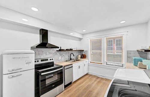 Niagara Falls Apartamento | mins to the Niagara Falls with WiFi, AC, Arcade, full kitchen