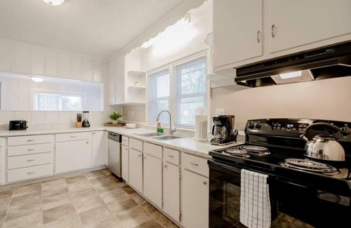 Columbia Casa | Mins to USC, Hospital, Zoo! Columbia Duet-Unit A