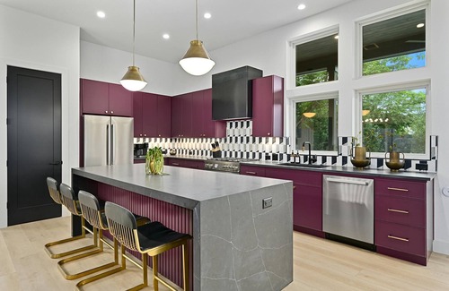 Central East Austin Casa | Bar, Lounge with Projector, Pool, + Hot Tub!