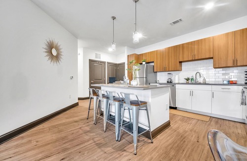 Downtown Apartamento | Mins➞Downtown/Med District★ Fully Stocked★24hr Gym★2Bds★2TVs