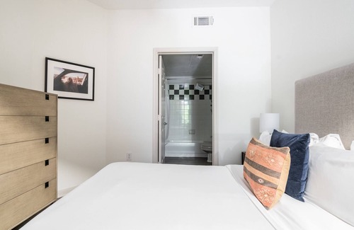 Travis Heights Casa | Mint House Austin - South Congress