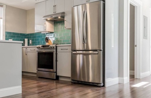 Munjoy Hill Apartamento | Mint Ocean Promenade Condo, Steps to Old Port