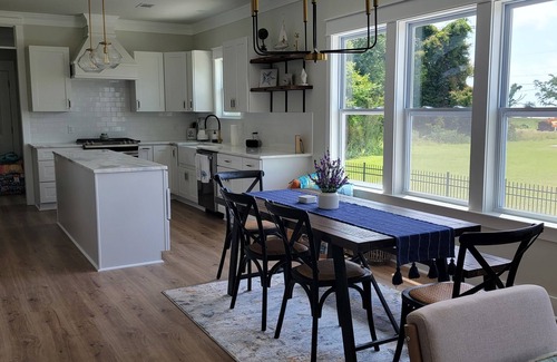 Gulfport Cabaña | "MINT TO SEA" New Beach Cottage with porch views - 900 ft from the beach!