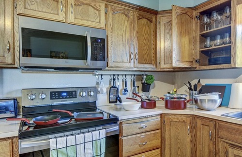 Council Bluffs Casa | Minutes away by foot to pedestrian bridge