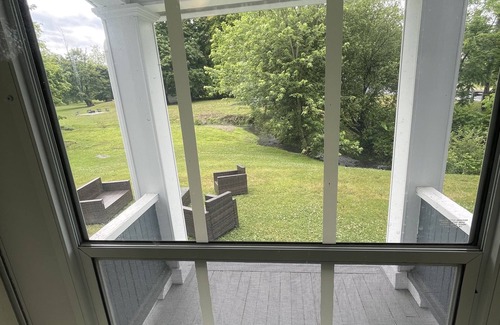 Saylorsburg Casa | Minutes away from 2 of the best wineries in the Poconos, Hiking trails & Fishing