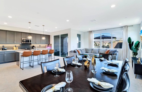 Terra Lago Villa | Minutes away from Coachella Festival! Lakeside Villa- Modern & Spacious