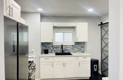 Lackawanna Casa | Minutes from all major Buffalo sports and entertainment venues! Stay in style!