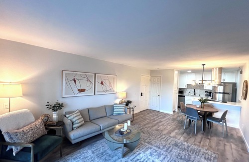 Carlsbad Condominio | Minutes from Carlsbad Downtown and Beach