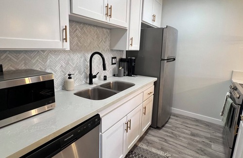 Carlsbad Condominio | Minutes from Carlsbad Downtown and Beach