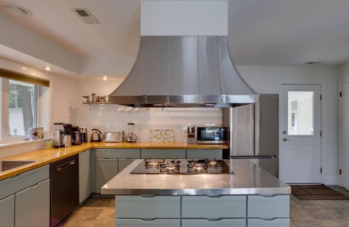 St. Michaels Casa | Minutes from Downtown St. Michaels | Guest House | Pool | Private Dock