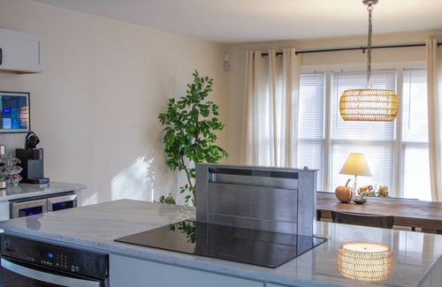 Northeast Raleigh Casa | Minutes from Downtown, Private pool, Lvl 2 EV, Fire Pit, 3 King, 1 Queen,