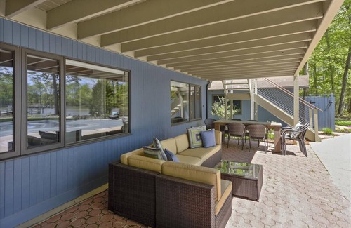 Wye Mills Casa | Mill Creek - Cool Cool Waterfront Home - ¡Piscina, parrilla, muelle, kayaks!