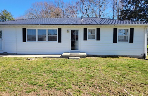 Russell Springs Casa | Minutes from Lake Cumberland! Peaceful house in the country. Family friendly!