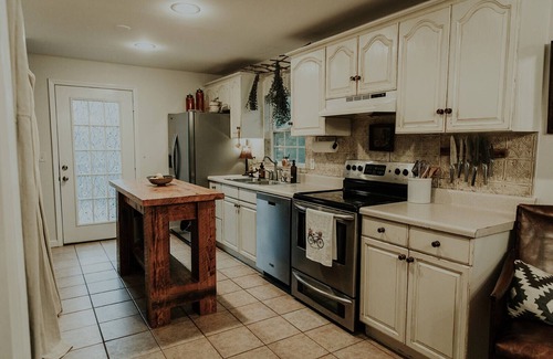 Morganton Cabaña | Minutes from lake, trails, and town!