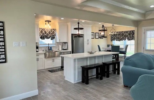 South Baton Rouge Casa | Minutes from LSU! 3 bed 2 bath centrally located residential home.