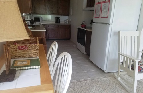 Cheboygan Casa | MINUTOS DE MACKINAW: LAGO HURON LAKEFRONT COTTAGE W / GORGEOUS, WALK-ABLE BEACH